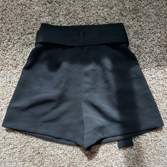 Wilfred Paperbag Short - Picture 2 of 2